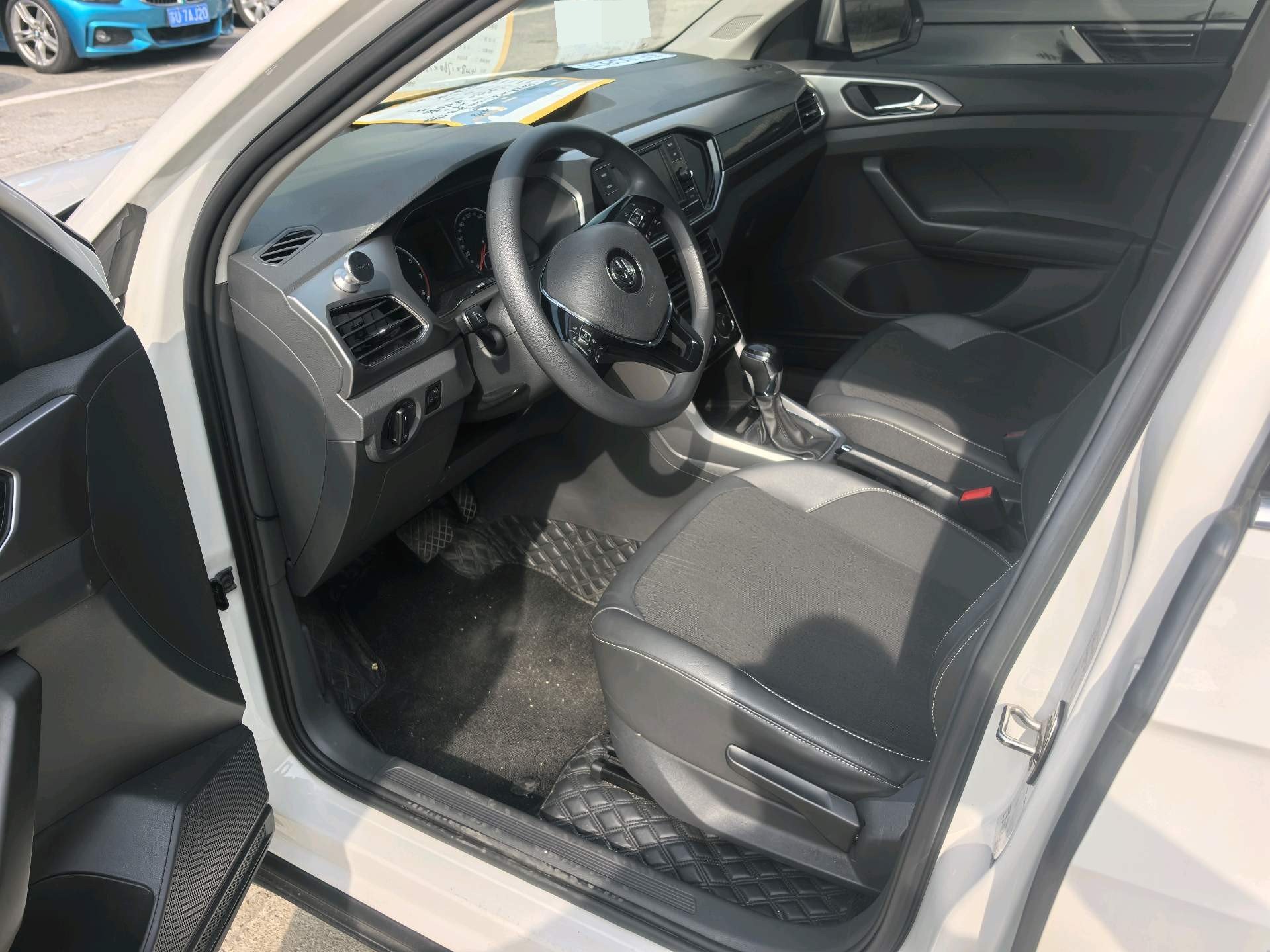 Volkswagen T-Cross 2019 car image #5