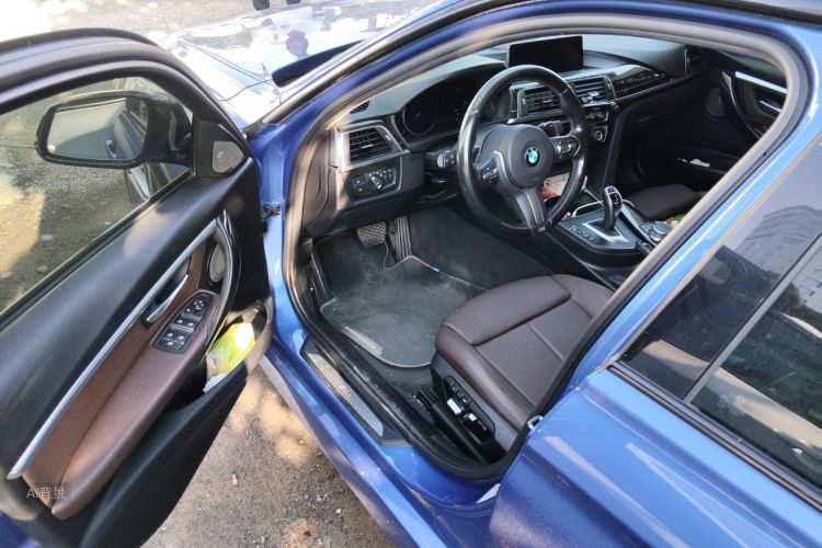 BMW 3 Series 2018 car image #18