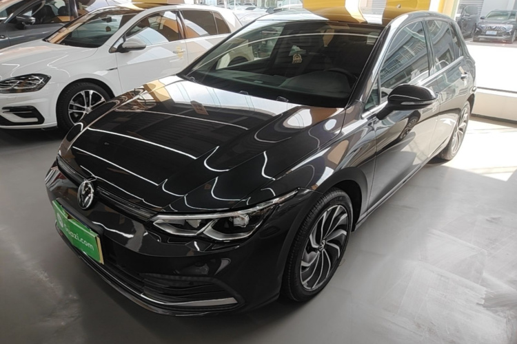 Volkswagen Golf 2021 car image #2