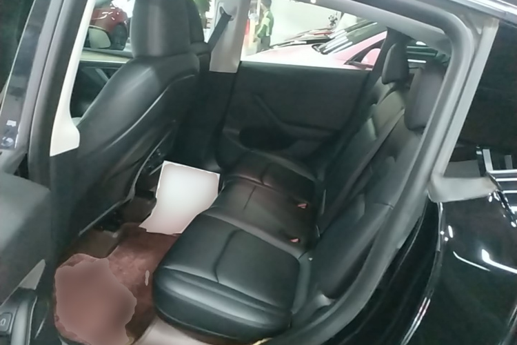 Tesla Model Y 2023 car image #13