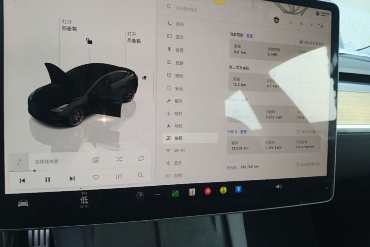 Tesla Model 3 2022 car image #21