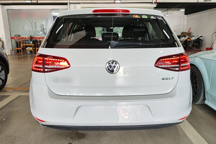 Volkswagen Golf 2017 car image #6