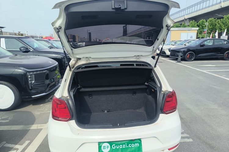 Volkswagen Polo 2016 car image #19