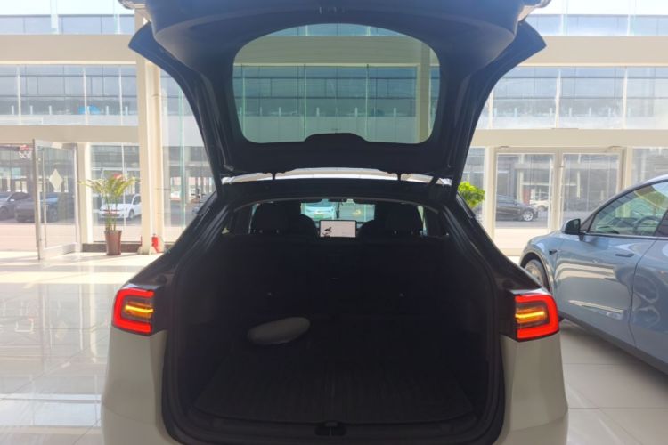 Tesla Model Y 2023 #19 Tesla Model Y 2023 car image #19