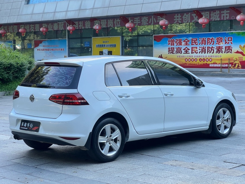Volkswagen Golf 2017 car image #4