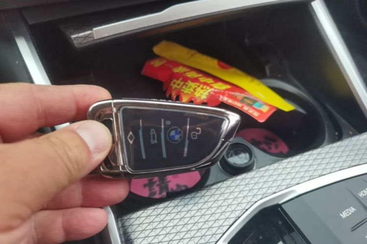 BMW 3 Series 2023 car image #9