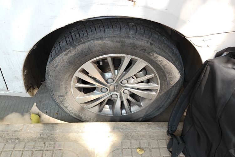 GEELY Emgrand 2018 car image #9