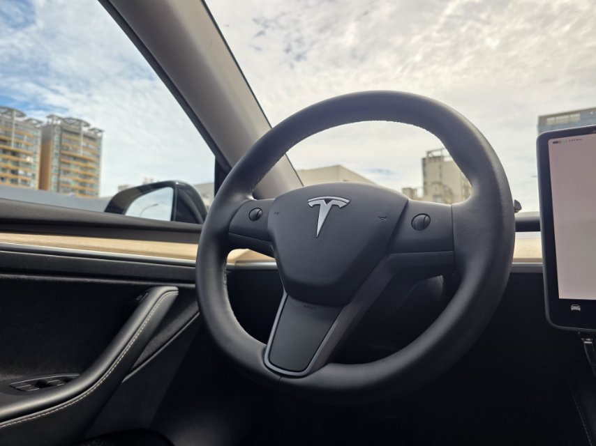 Tesla Model Y 2023 #9 Tesla Model Y 2023 car image #9
