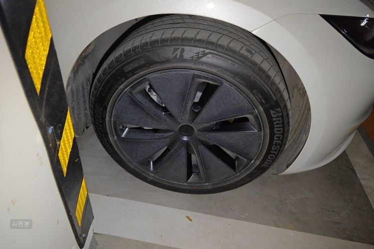 Tesla Model 3 2025 car image #9