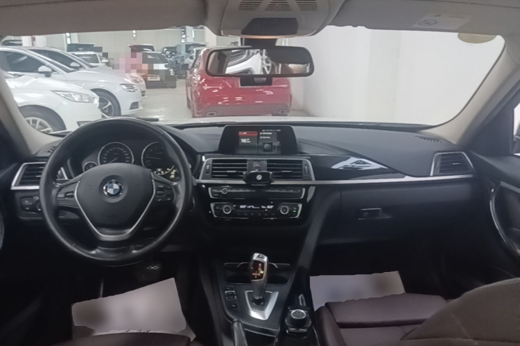 BMW 3 Series 2018 car image #15