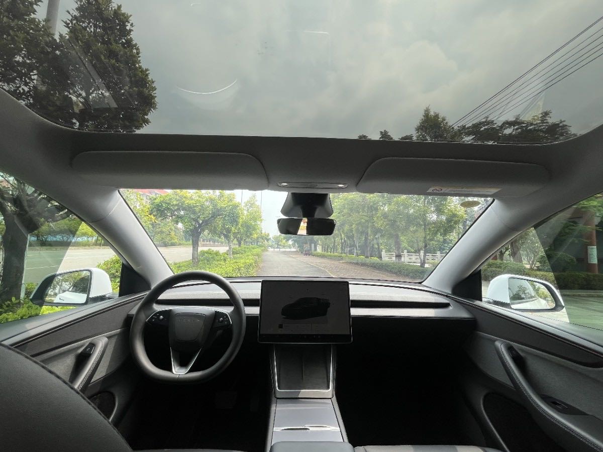 Tesla Model Y 2025 #6 Tesla Model Y 2025 car image #6