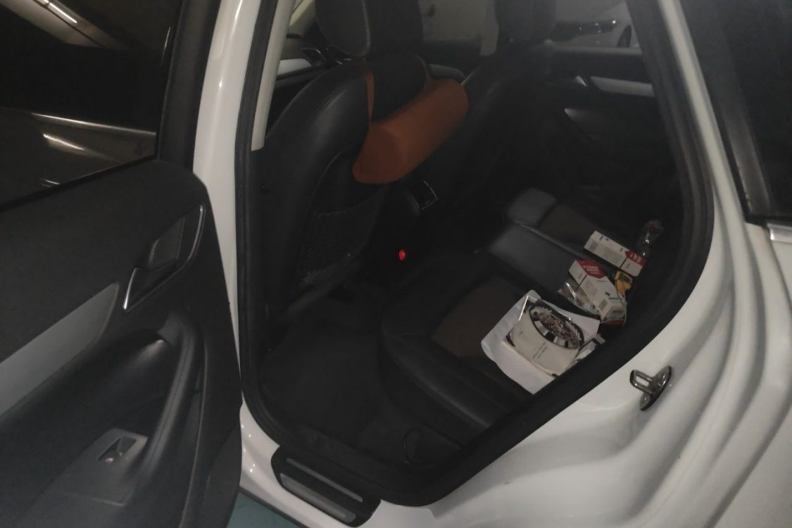 Audi Q3 2018 car image #21