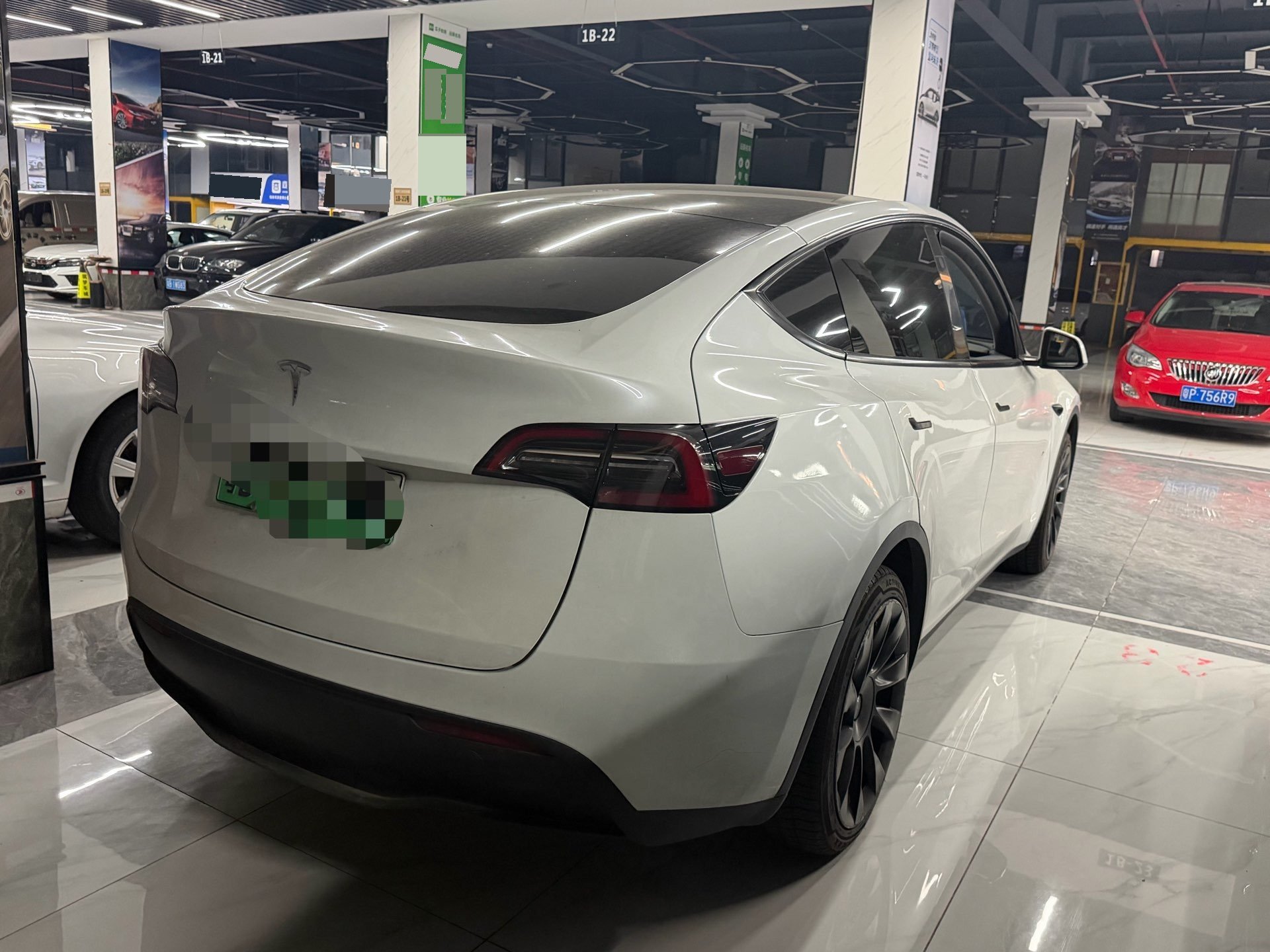 Tesla Model Y 2024 #4 Tesla Model Y 2024 صورة سيارة #4