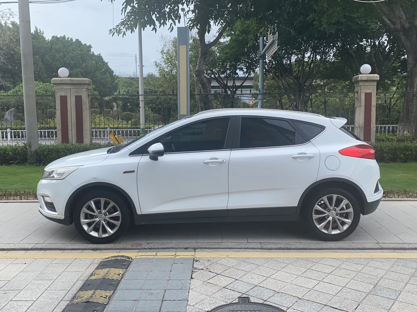 GEELY Emgrand GS 2016 car image #10