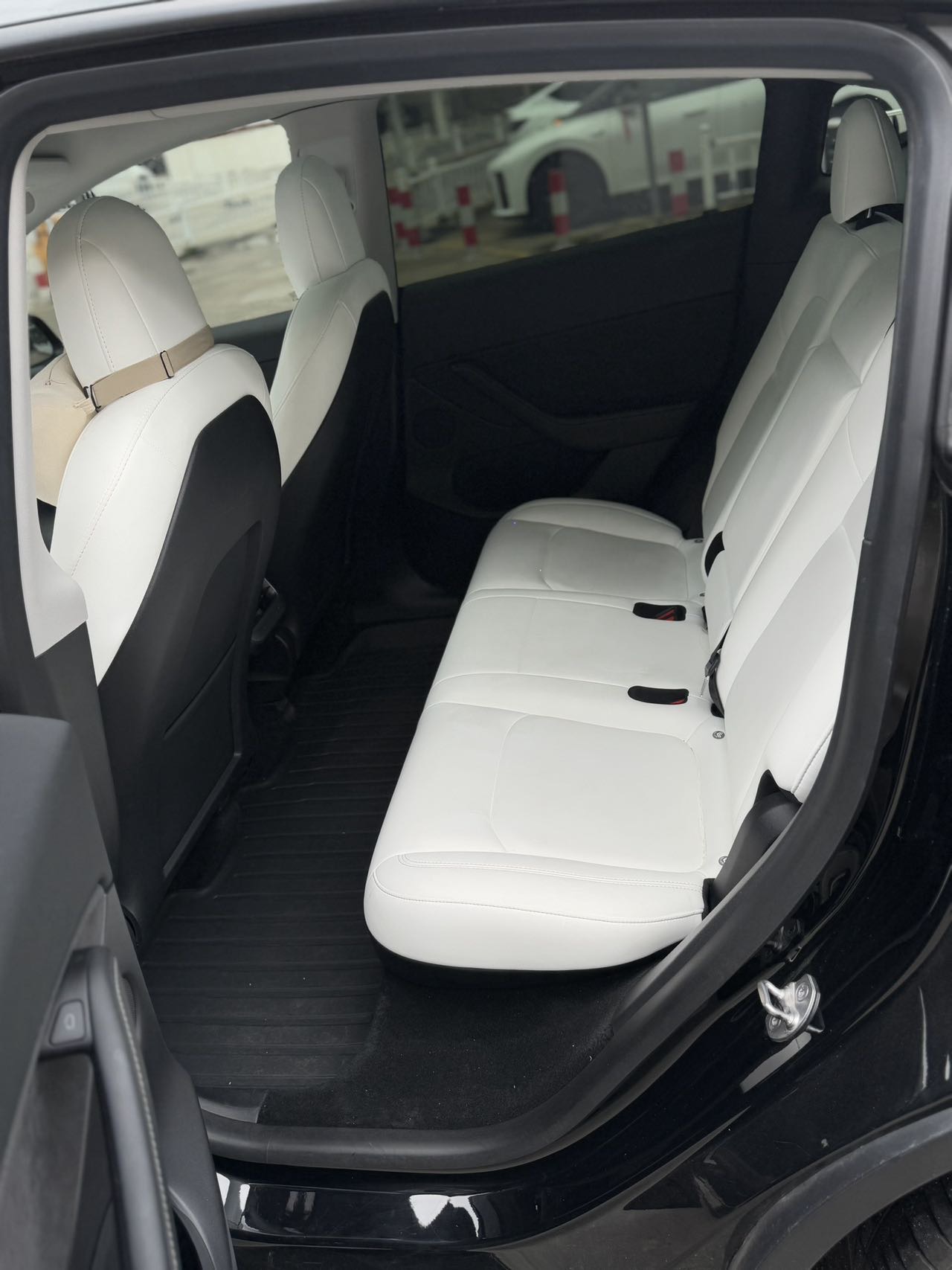 Tesla Model Y 2021 car image #6