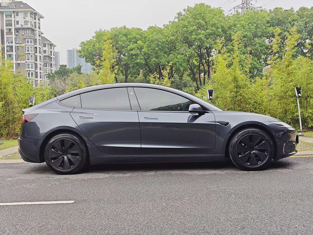 Tesla Model 3 2024 car image #8