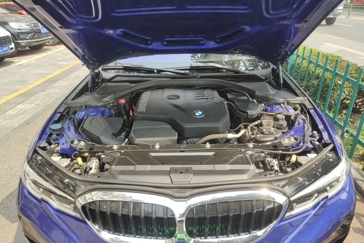 BMW 3 Series 2020 car image #20