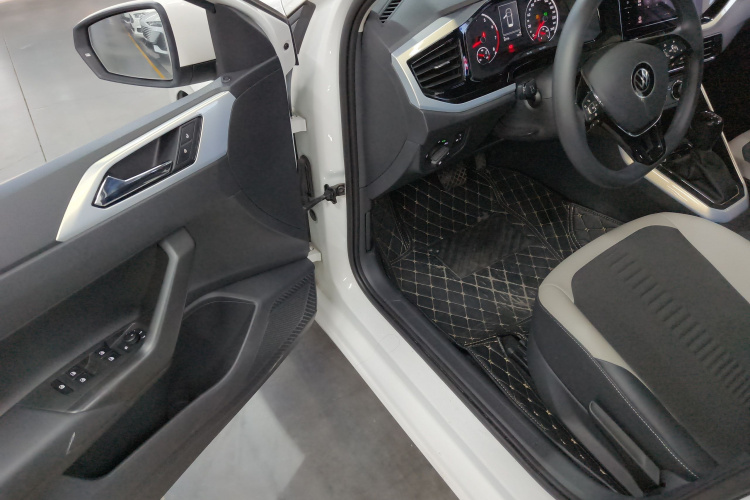 Volkswagen Polo 2022 صورة سيارة #16