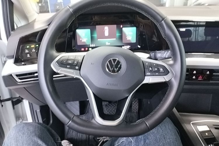 Volkswagen Golf 2021 car image #11