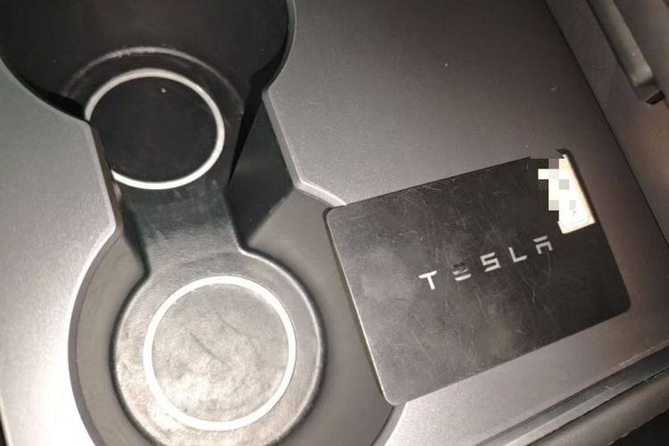 Tesla Model Y 2022 car image #9