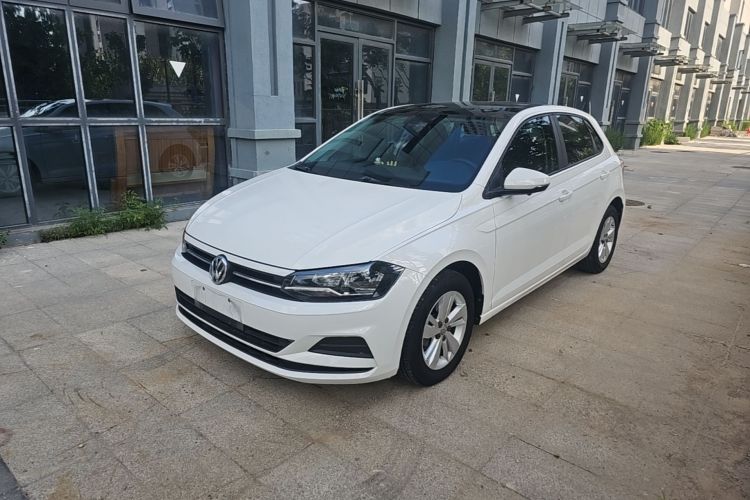 Volkswagen Polo 2021 car image #2