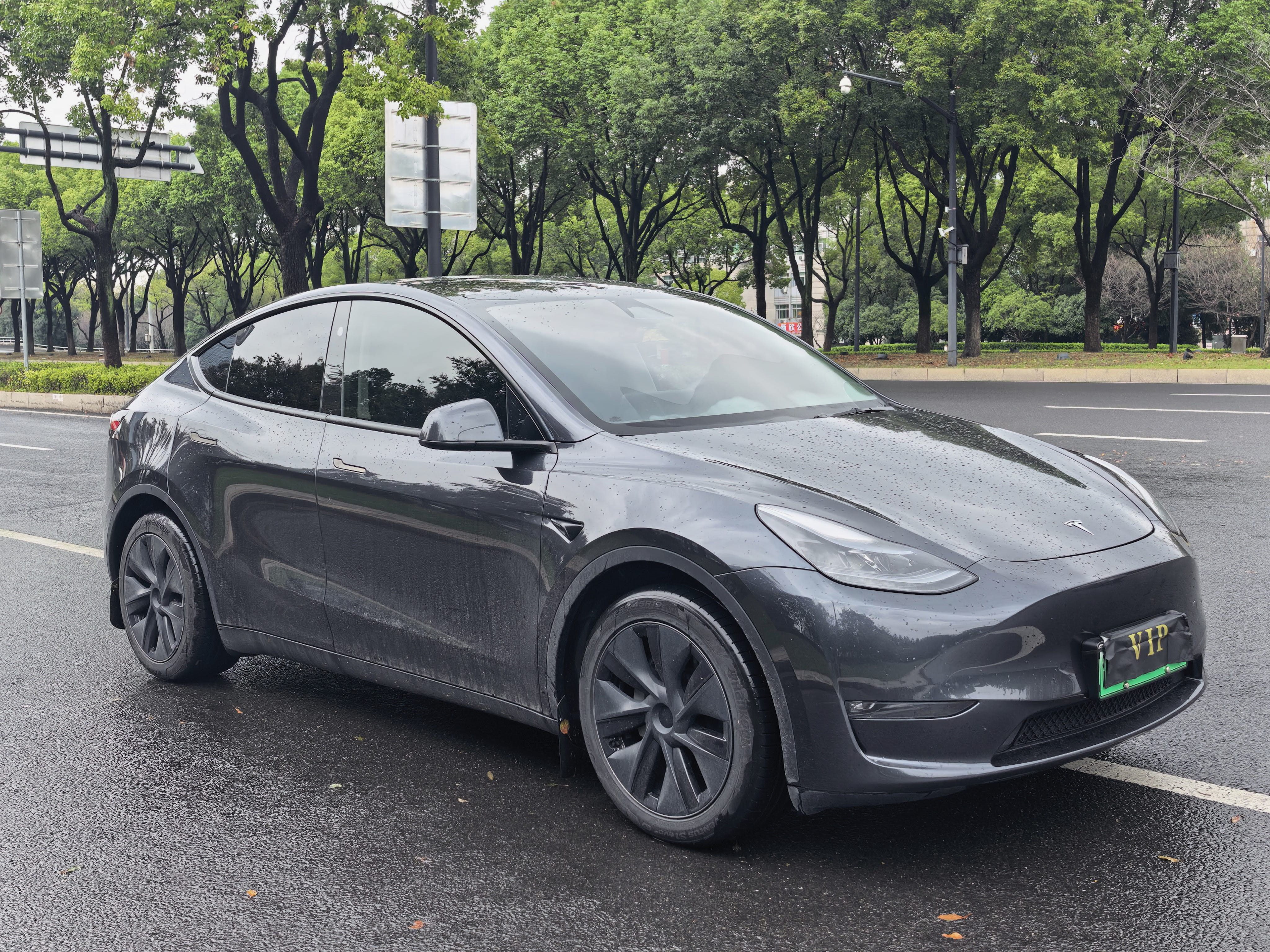 Tesla Model Y 2024 car image #5