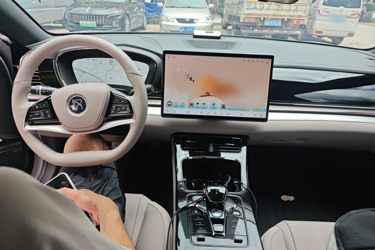 BYD Han 2025 car image #7