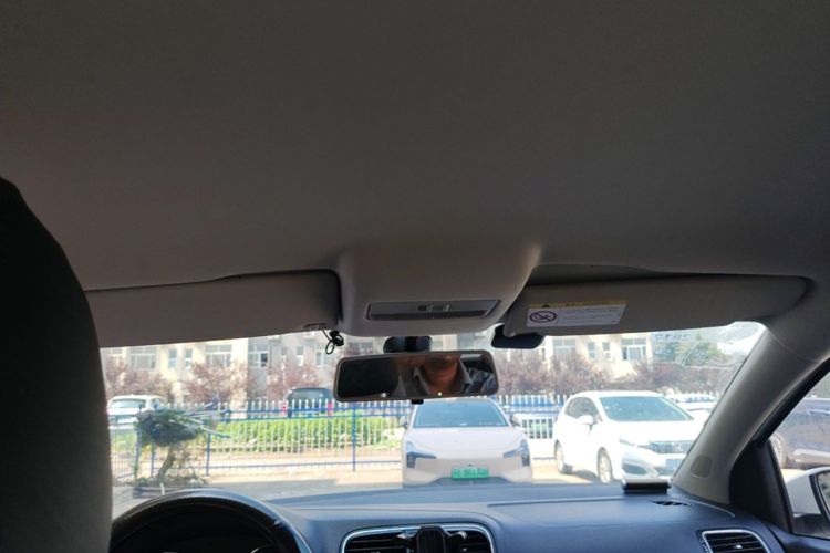 Volkswagen Polo 2015 car image #18