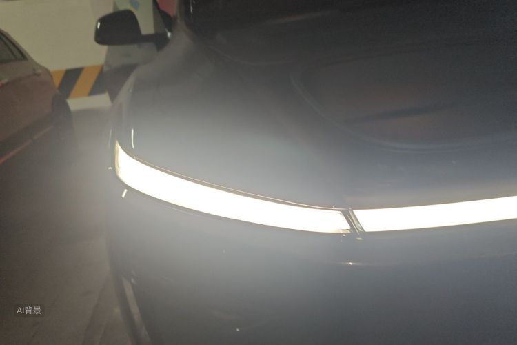 Tesla Model Y 2025 car image #8