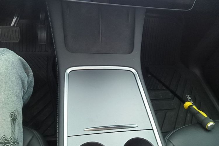 Tesla Model Y 2021 #14 Tesla Model Y 2021 car image #14