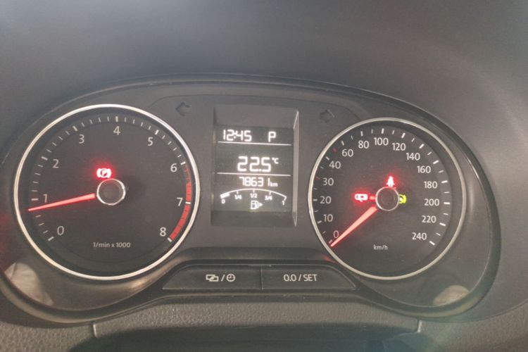 Volkswagen Polo 2014 car image #12