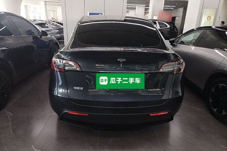 Tesla Model Y 2024 #6 Tesla Model Y 2024 car image #6