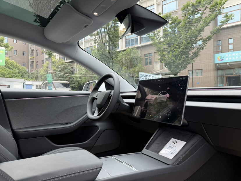 Tesla Model 3 2026 car image #6