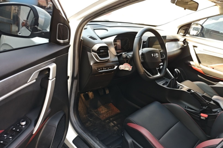 GEELY Coolray 2021 car image #16