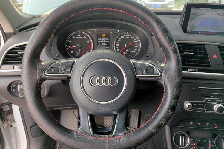 Audi Q3 2016 car image #11