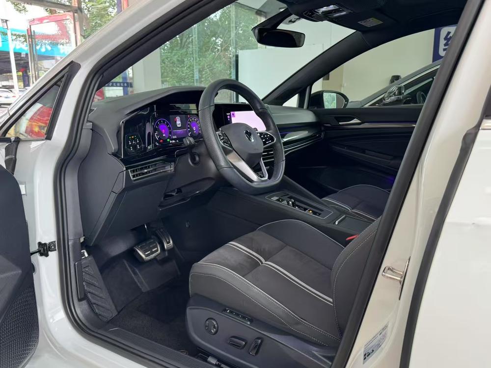 Volkswagen Golf 2023 car image #15