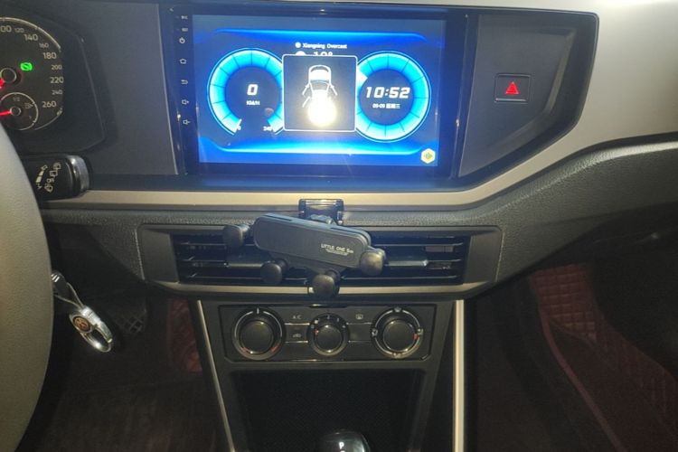 Volkswagen Polo 2020 car image #13