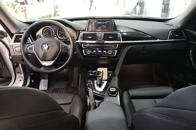 BMW 3 Series GT 2017 изображение автомобиля #10