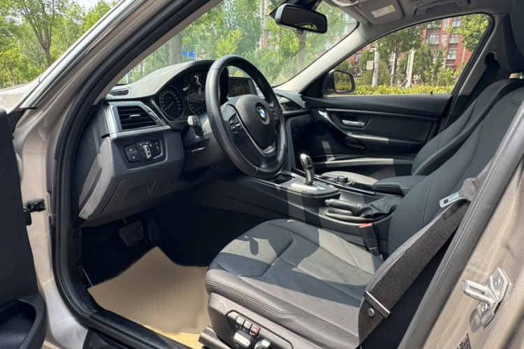 BMW 3 Series 2017 car image #9