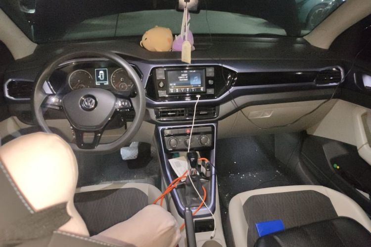 Volkswagen T-Cross 2019 car image #12