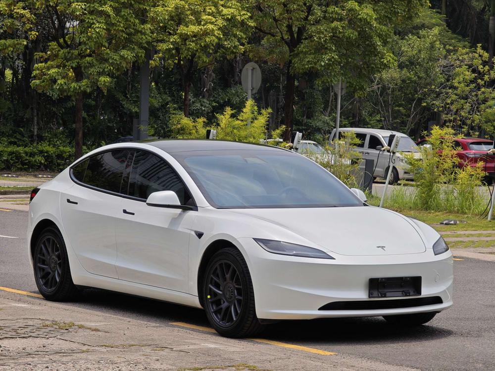 Tesla Model 3 2025 car image #3