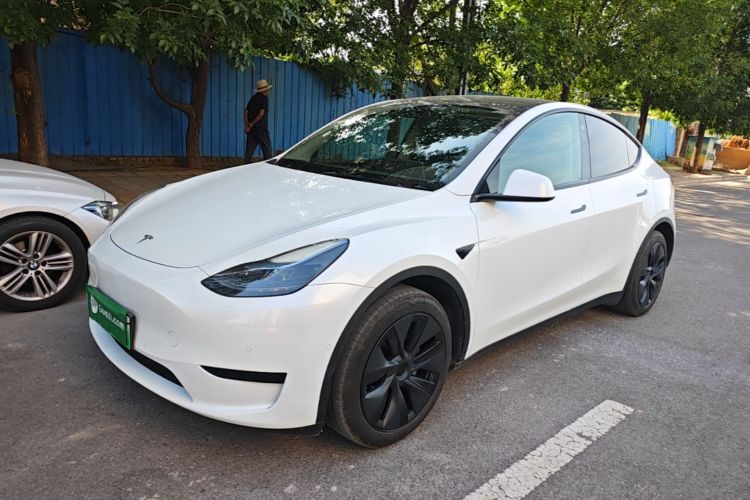 Tesla Model Y 2022 #2 Tesla Model Y 2022 car image #2