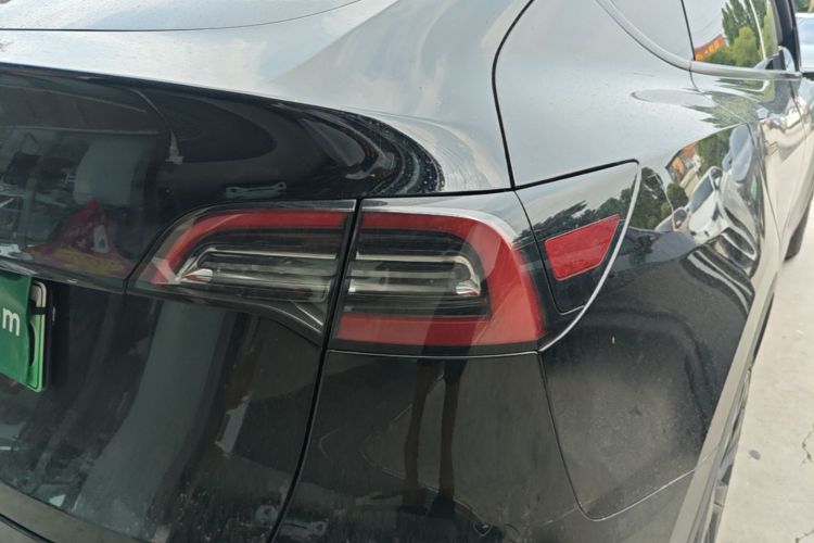 Tesla Model Y 2023 #8 Tesla Model Y 2023 car image #8