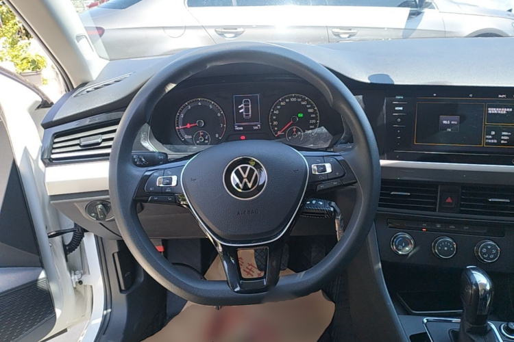 Volkswagen Bora 2023 car image #11