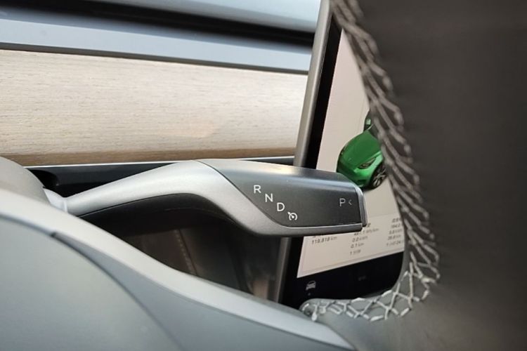 Tesla Model Y 2021 صورة سيارة #14