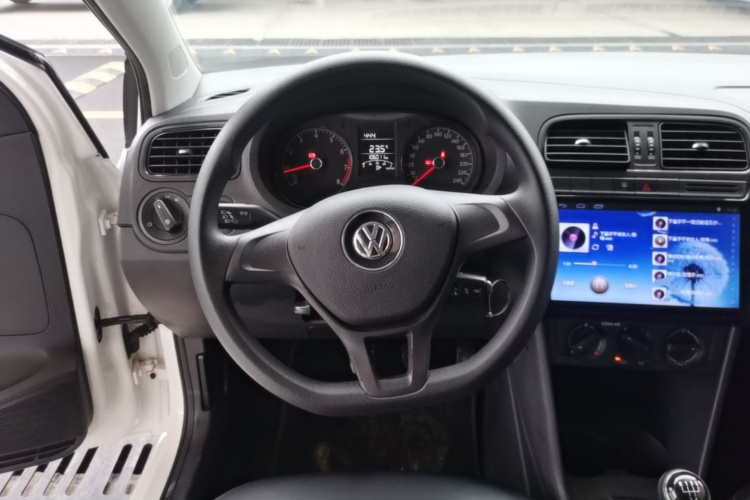 Volkswagen Polo 2016 #11 Volkswagen Polo 2016 car image #11