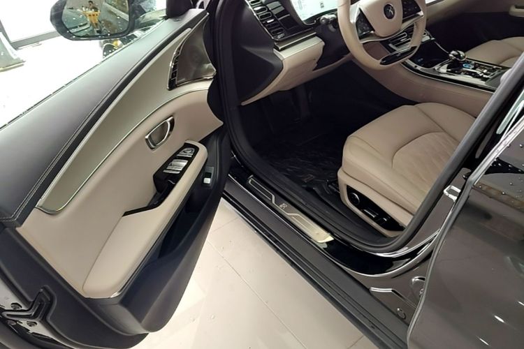 BYD Han 2024 car image #16