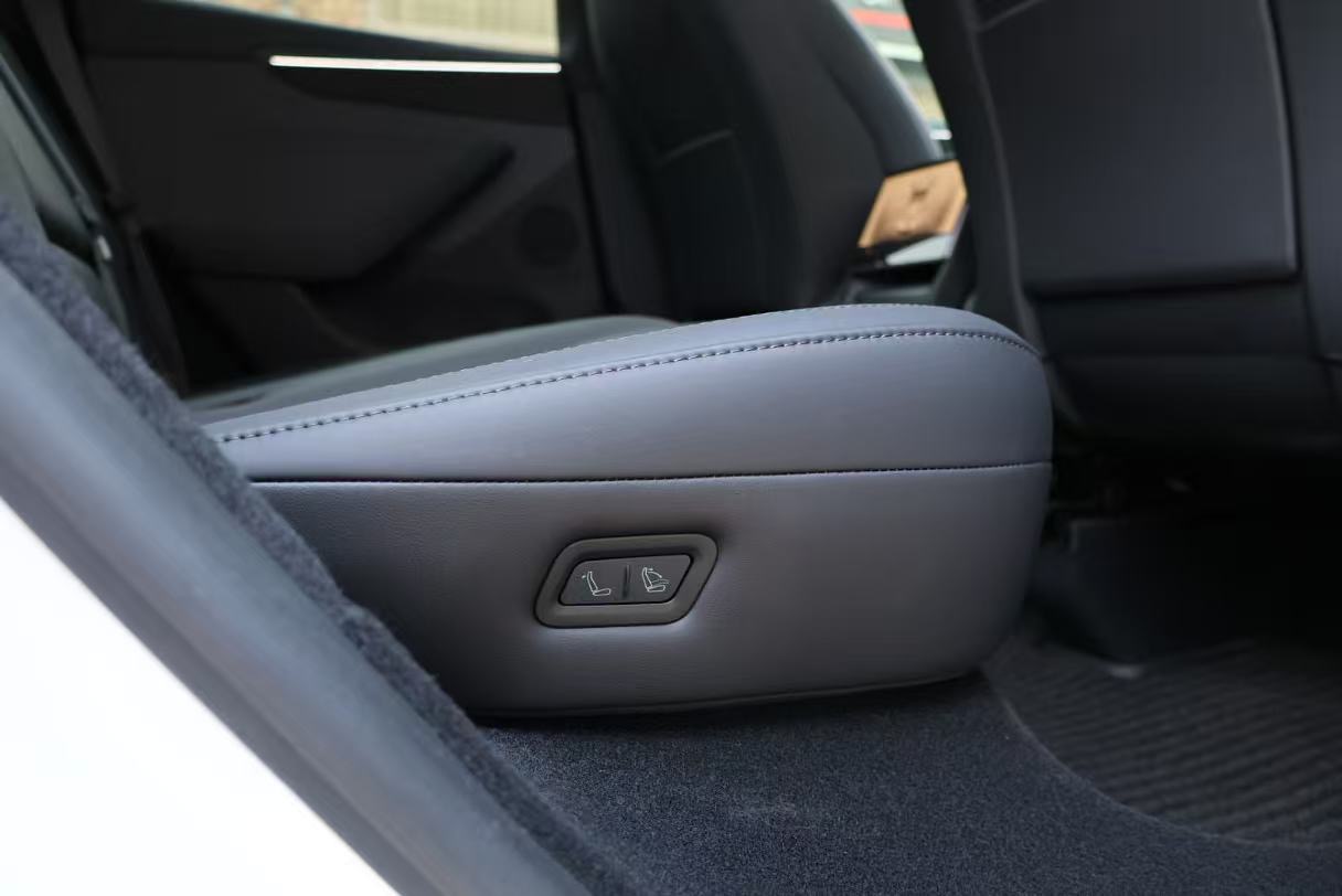 Tesla Model Y 2026 car image #7