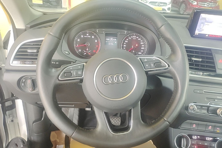 Audi Q3 2018 #11 Audi Q3 2018 car image #11