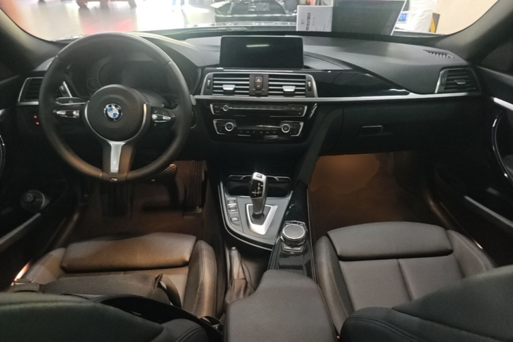 BMW 3 Series GT 2019 imagem de carro #10